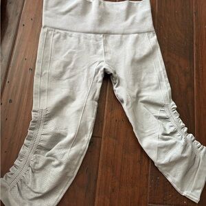 Lululemon awakening crop leggings